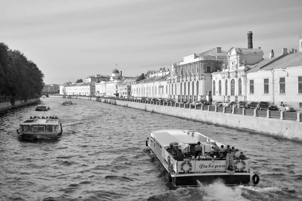Petersburg Rusia Junio 2019 Barco Recreo Fontanka Río San Petersburgo —  Fotos de Stock
