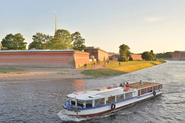 Petersburg Russland Juni 2019 Lustschiff Auf Der Neva Historischen Zentrum — Stockfoto
