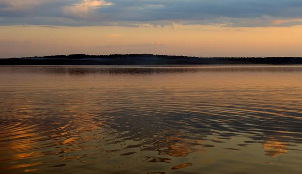 Meer bij zonsondergang. — Stockfoto