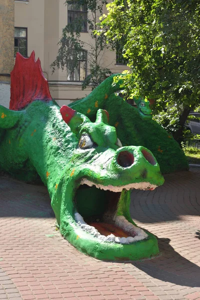 Standbeeld van een draak. — Stockfoto