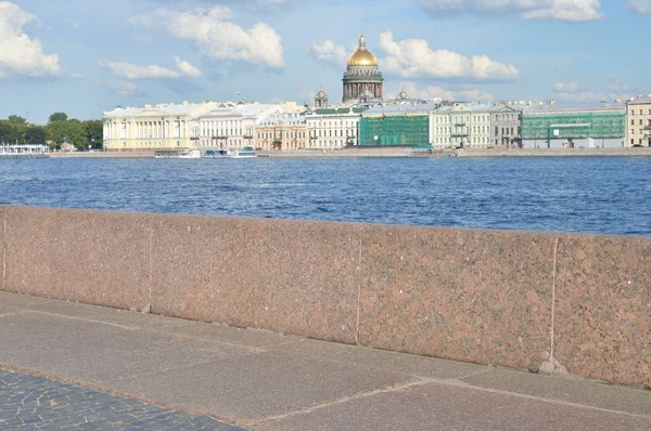 Англійська набережна в Санкт-Петербурзі. — стокове фото