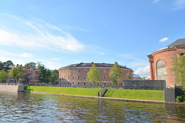 Historische gebäude in new holland island in st. petersburg. — Stockfoto