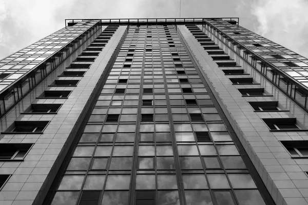 Edificio de viviendas de rascacielos . —  Fotos de Stock