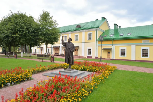 Памятник средневековому профессору .. — стоковое фото