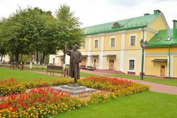 Памятник средневековому профессору .. — стоковое фото