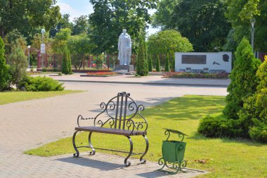 Yazın park bankında..