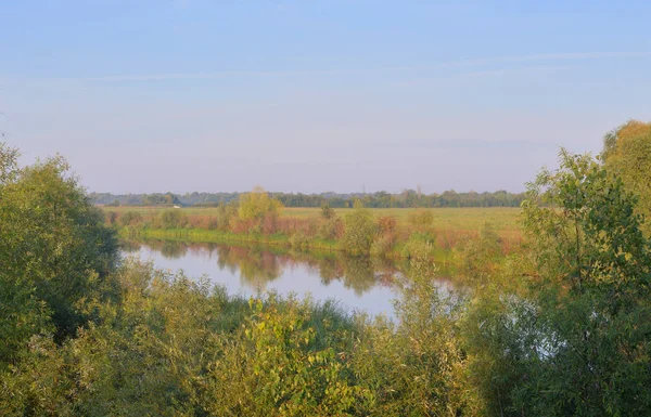 Fluss am Morgen. — Stockfoto