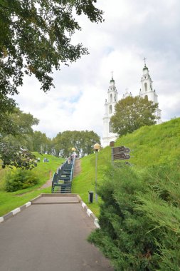 Polotsk 'taki St. Sophia Katedraline giden yol.