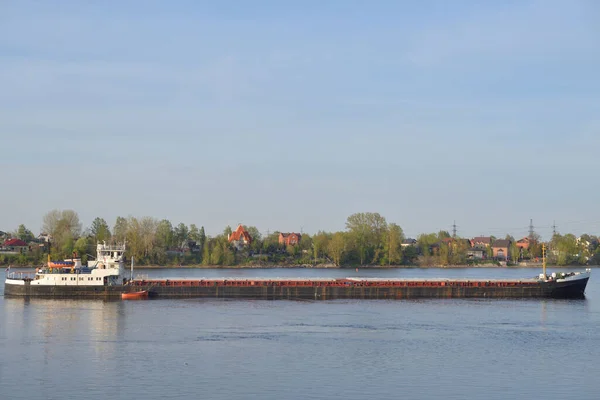 Statek Towarowy Rzece Neva Obrzeżach Petersburga Rosja — Zdjęcie stockowe