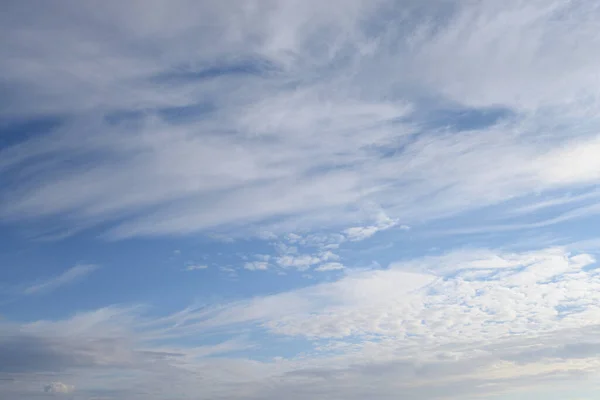 Cielo Azul Nubes Cirros Pueden Utilizar Como Fondo —  Fotos de Stock