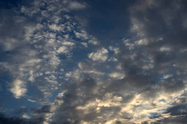 Wolken Bij Zonsondergang Het Kan Worden Gebruikt Als Achtergrond — Stockfoto