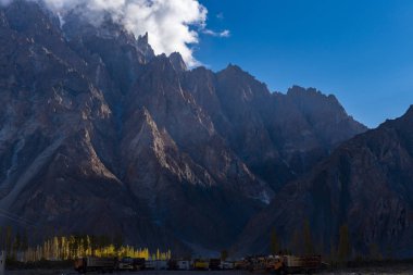 Sonbahar sezonu Passu Valley. Kuzey bölgesinde Pakistan