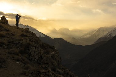Hunza Vadisi sonbahar. Kuzey bölgesinde Pakistan