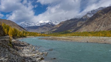 Ghizer Vadisi sonbahar. Kuzey bölgesinde Pakistan