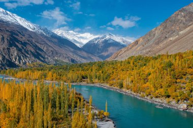 Ghizer Vadisi sonbahar. Kuzey bölgesinde Pakistan