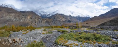 Ghizer Vadisi sonbahar. Kuzey bölgesinde Pakistan