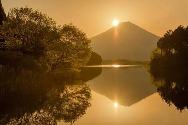 田貫湖で富士山の反射 — ストック写真