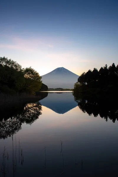 田貫湖で富士山の反射 — ストック写真