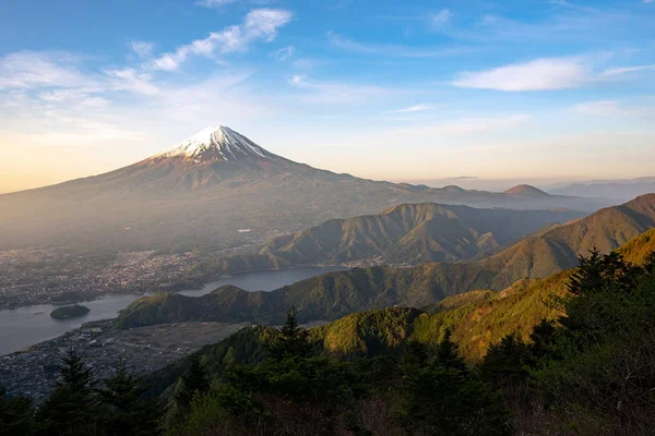 富士山清晨在川湖上 — 图库照片