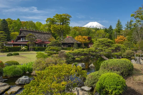 富士山清晨在川湖上 — 图库照片