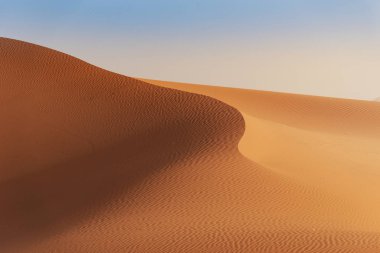 Sahra Çölü 'nde güzel kum tepeleri.
