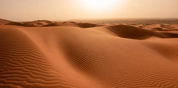 Belles dunes de sable dans le désert du Sahara. — Photo