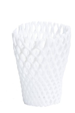 Yüksek çözünürlüklü odaklanma tekniklerini beyaz arka planda kullanan bir fotoğraf makinesi ya da meyve ağı.