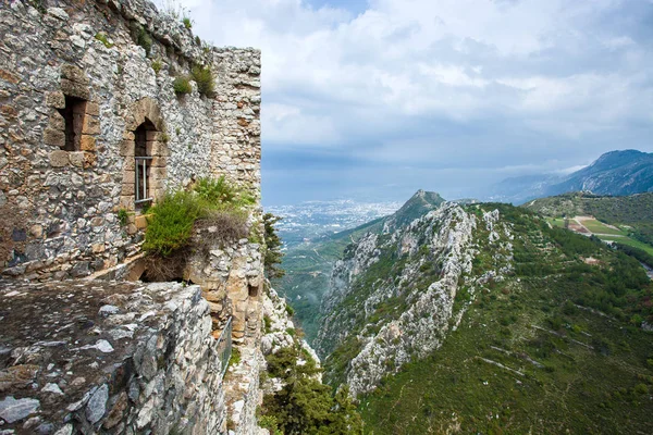 Saint Hilarion Kalesi Girne (Girne) Kuzey Kıbrıs'ta