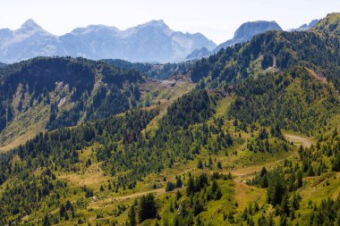Karadağ 'ın dağlarında sakin bir manzara