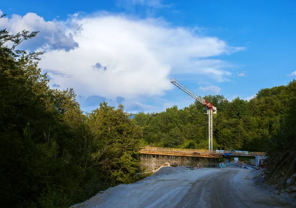 黑山一条新公路的桥梁施工 — 图库照片