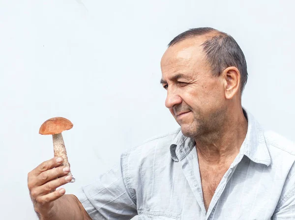 Vieux Cueilleur Champignons Avec Panier Plein Champignons Images De Stock Libres De Droits