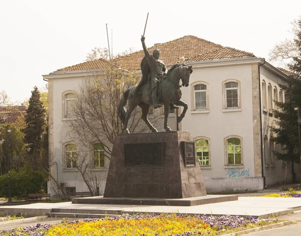 Várna, Bulgária - 2017. április 29.: Kaloyan király emlékműve. — Stock Fotó