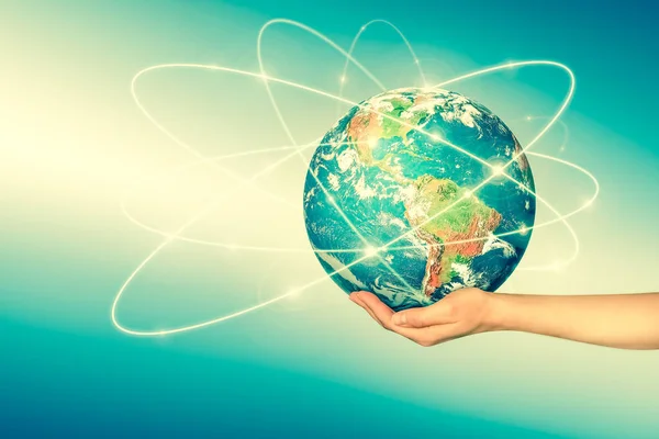 Jorden från rymden i händer, globe i händerna bästa Internet begreppet global business från begrepp series. Delar av denna bild från Nasa. 3D illustration. — Stockfoto