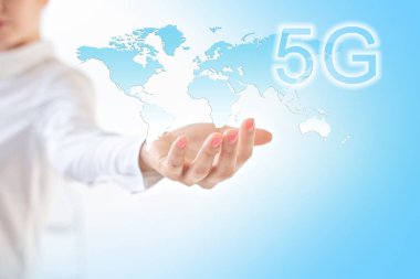 5g k Internet Mobil kablosuz kavramı. Ellerini göster. En iyi Internet kavramı küresel iş kavramları serisi. Sembol seyahat, internet, teknoloji ve iletişim