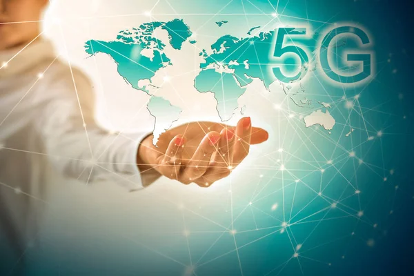 5g k Internet mobil vezeték nélküli koncepció. Térkép a kezét. Legjobb Internet fogalmának globális üzleti fogalmak sorozatból. Szimbólum, utazás, internet, technológia és kommunikáció — Stock Fotó