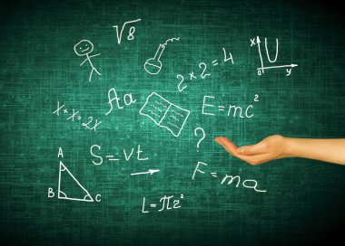 Okul sembollerin. Eğitim kavramı. Resimde 3d eğitim kavramı. Formülleri, çizimler ve el harflerin. Geri okul kavramı.