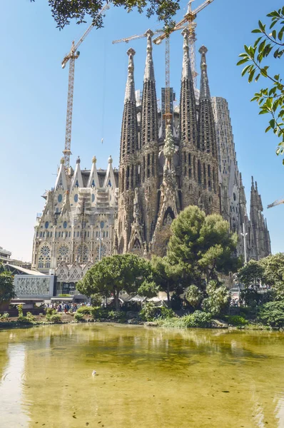 Sagrada Familia güzel bina.