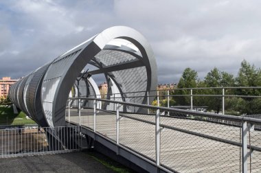 Modern yaya köprüsü Arganzuela Madrid.