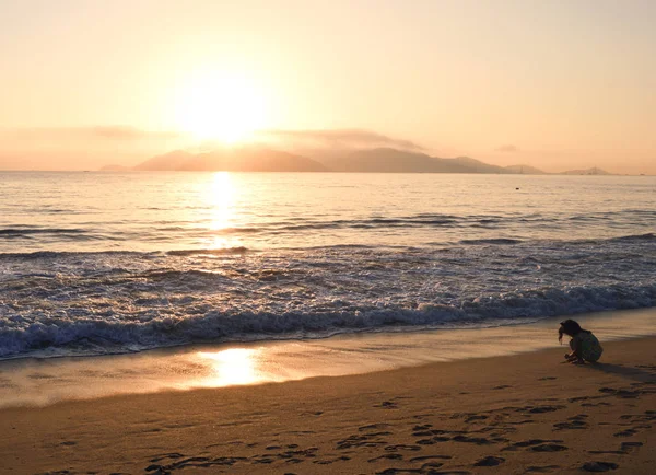 Hermosa Puesta Sol Rosa Sobre Mar Nha Trang — Foto de Stock