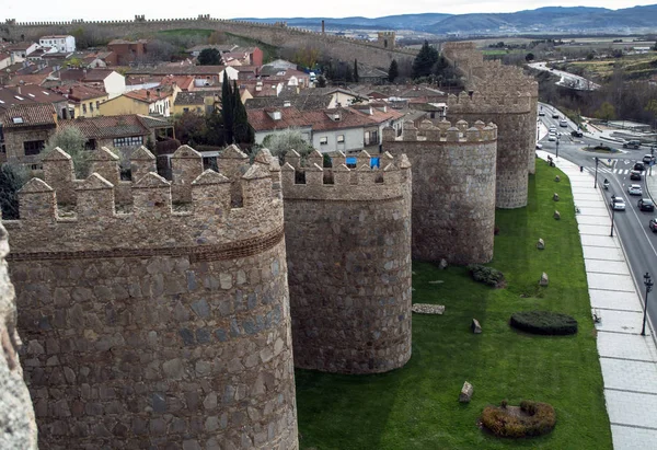 Avila Eski Şehri Çevreleyen Antik Kale Duvarı — Stok fotoğraf