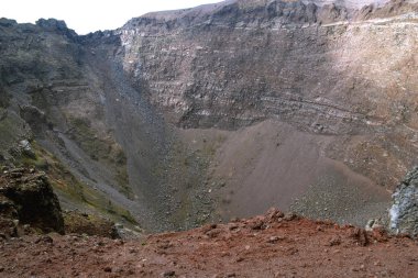 Vezüv yanardağının büyük krateri.