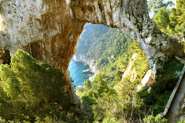 Grote Natuurlijke Boog Van Steen Het Eiland Capri Italië — Stockfoto