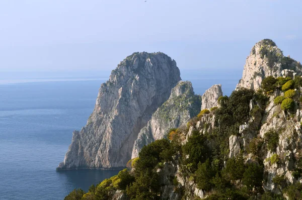 Schilderachtige Kliffen Uit Zee Buurt Van Het Eiland Capri — Stockfoto