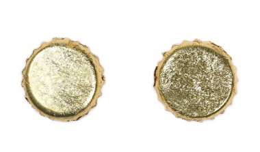 Altın şişe kapağı üzerinde beyaz, en iyi görünümü izole bira için