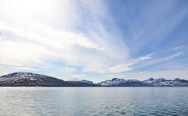 Táj Grönland Gyönyörű Nuuk Fjord Óceán Hegyek Háttérben — Stock Fotó