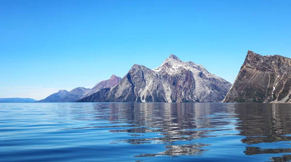 Táj Grönland Gyönyörű Nuuk Fjord Óceán Hegyek Háttérben — Stock Fotó