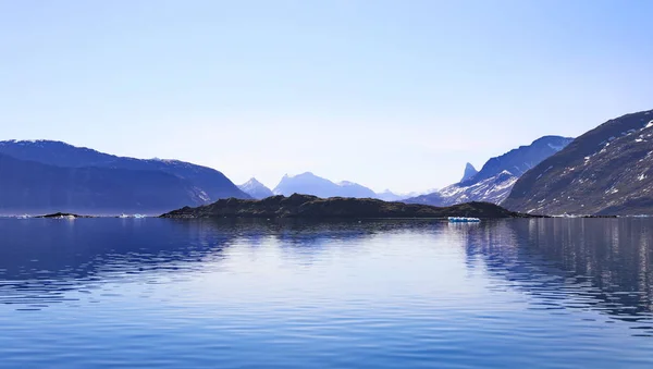 Krajobraz Grenlandia Piękny Nuuk Fjord Ocean Góry Tle — Zdjęcie stockowe
