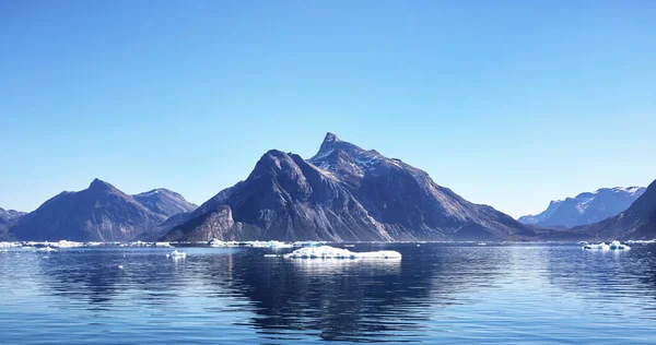 Ландшафт Гренландії Красивий Фьорд Нуук Океан Фоном Гір — стокове фото