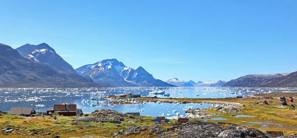 Elhagyott Halászfalu Táj Grönland Gyönyörű Nuuk Fjord Óceán Jéghegy Hegyek — Stock Fotó