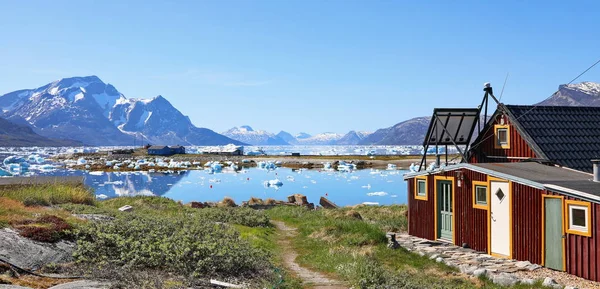 Terkedilmiş Balıkçı Köyü Peyzaj Grönland Güzel Nuuk Fiyort Okyanus Dağlar — Stok fotoğraf